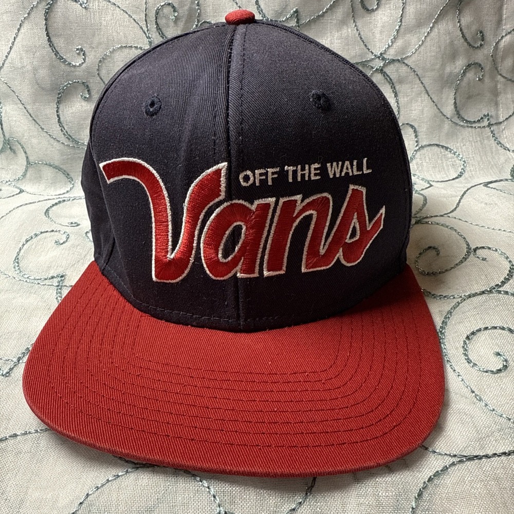 VANS Off The Wall Black Red Embossed Embroidered Classic Vans Logo Snapback Hat